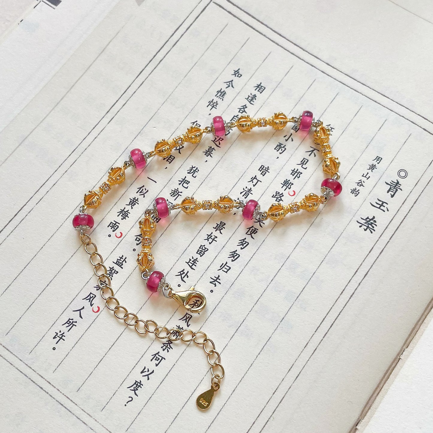 Original Vajra Armband aus Silber-Vergoldung & roten Achatperlen