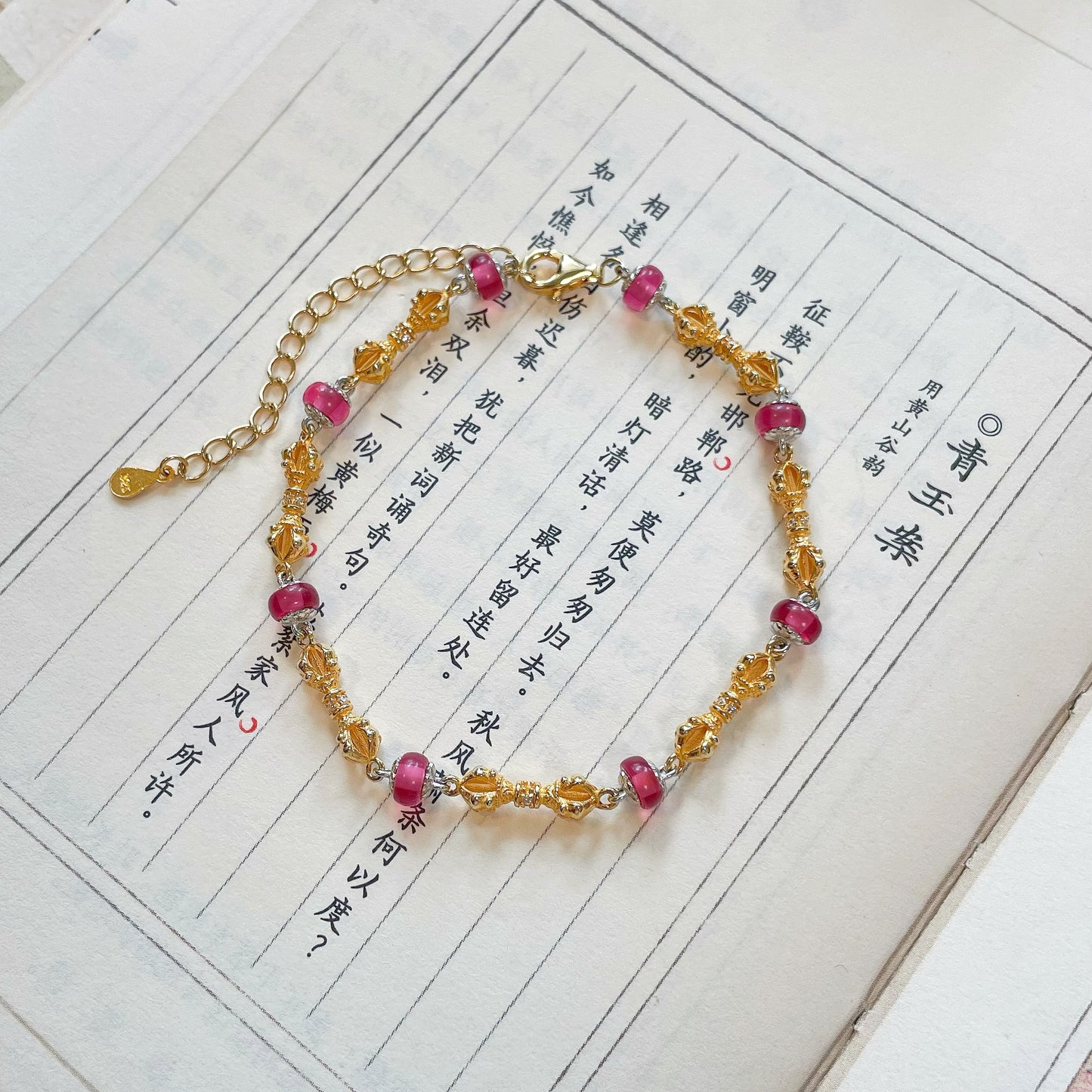 Original Vajra Armband aus Silber-Vergoldung & roten Achatperlen