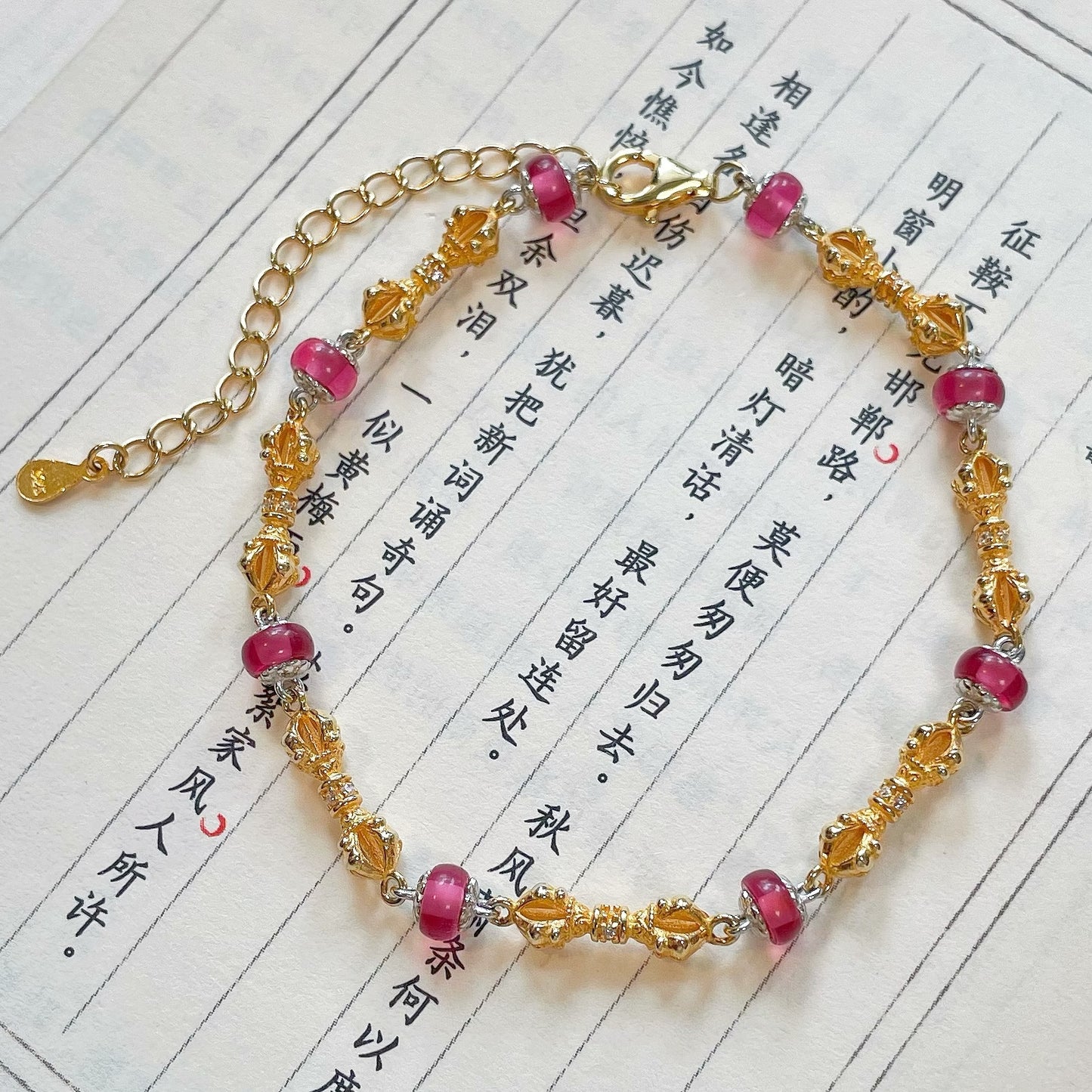 Original Vajra Armband aus Silber-Vergoldung & roten Achatperlen
