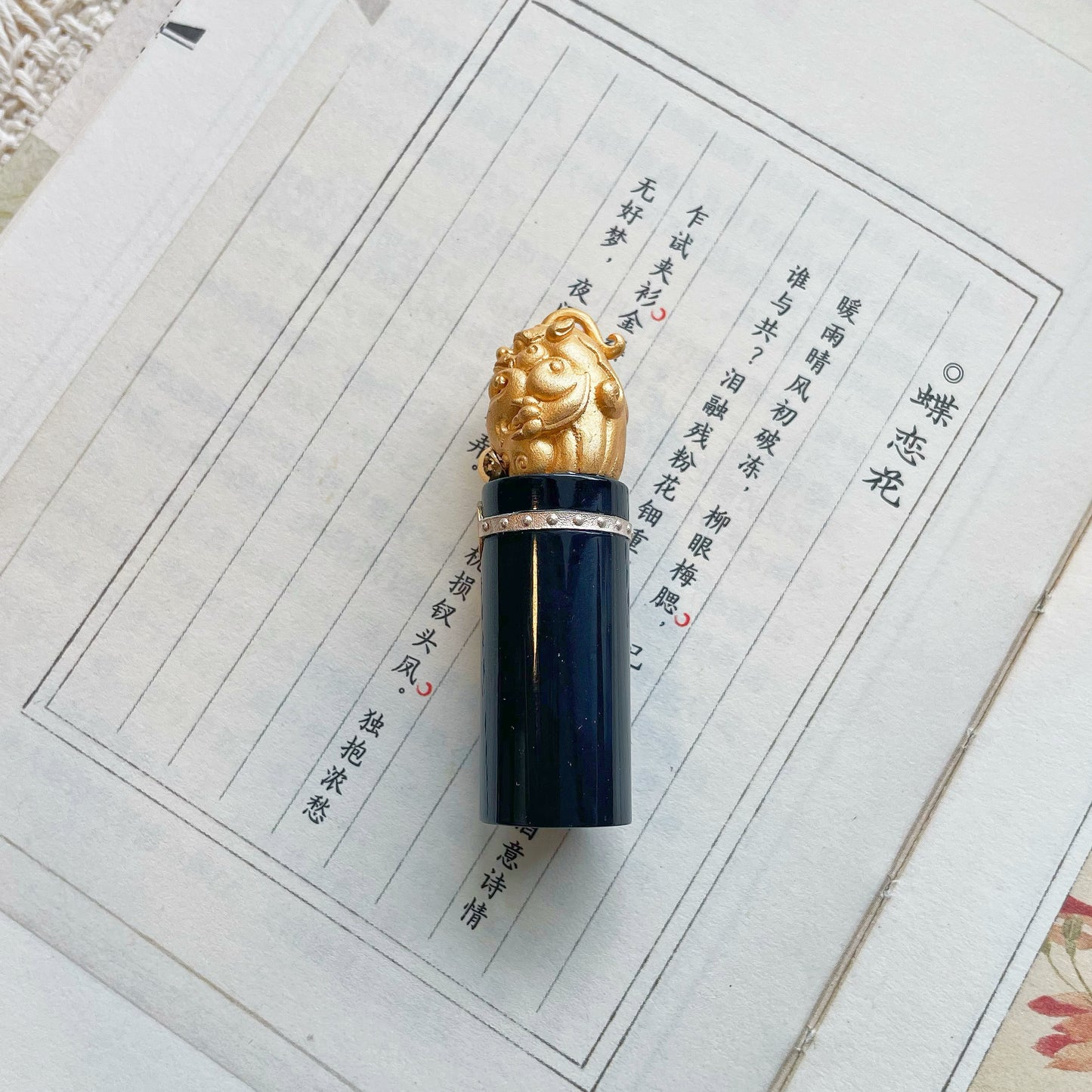 Handcrafted Natural Jade Lion Head Charm Pendant · Silver Gold-Plated · Dual-Use as Pendant or Personal Seal