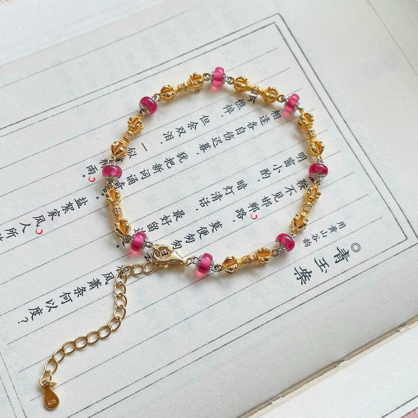 Original Vajra Armband aus Silber-Vergoldung & roten Achatperlen
